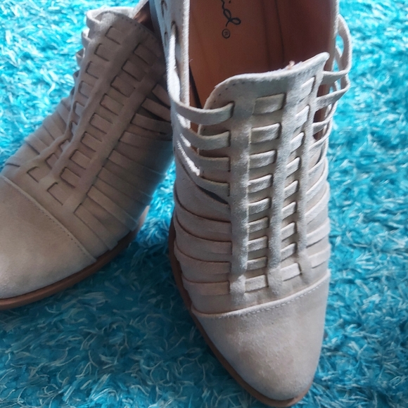 Low cut booties - Picture 5 of 6